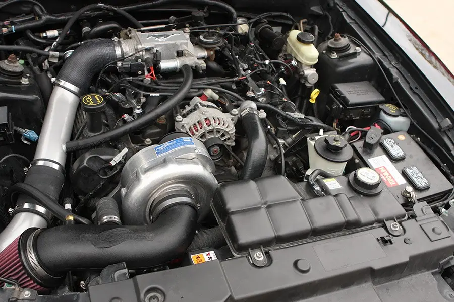 2001-ford-mustang-v6-uh-900x600-1.webp