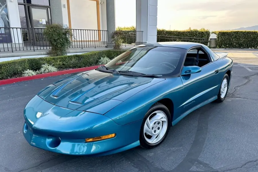 1994_pontiac_firebird-trans-am_5bbb7f04-57c3-470e-9edc-c1f6e72039ec-25998.webp