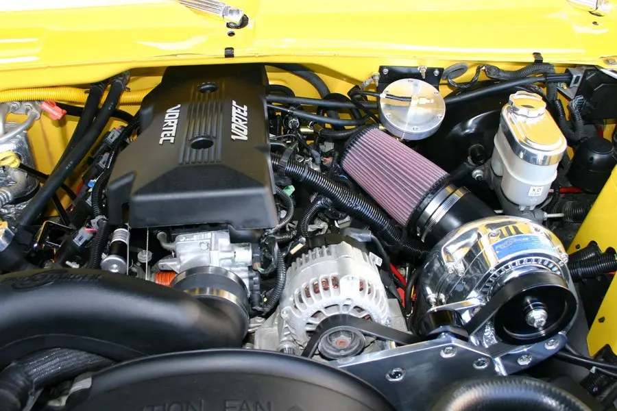 03-99-Tahoe-Engine.webp